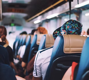 autobuz cu oameni